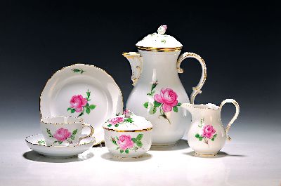 Kaffeeservice für 10 Personen, Meissen, 20. Jh., 1. und 2. Wahl, Dekor rote Rose, Goldränder, Kaffeekanne, Zuckerdose, Milchkännchen, 10 ...