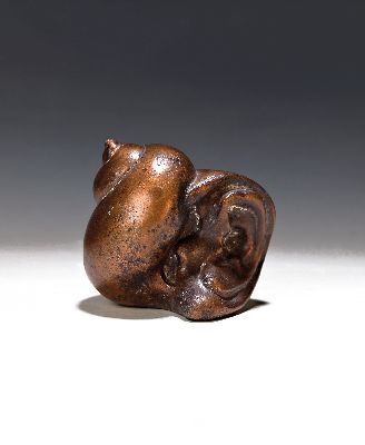 Gernot Rumpf, 1941 Kaiserslautern - 20.01.2025, pfälzer Bildhauer, Bronzefigur, Ohrmuschel bzw. Ohr, monogrammiert, ca. 10.5 x 12 x 10.5 cm,