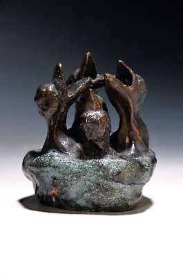 Monogrammist, 2. Hälfte 20. Jh., Bronzefigur, Vogelnest mit vier hungrigen Küken, patiniert,monogrammiert Kg, H. 14 cm
