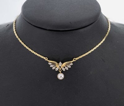 14 kt Gold Perl-Diamant-Collier, GG 585/000, florales Mittelteil, bewegl. abgehangene Zuchtperle, D. ca. 5.8 mm, rhod. Blätter mit kl. ...