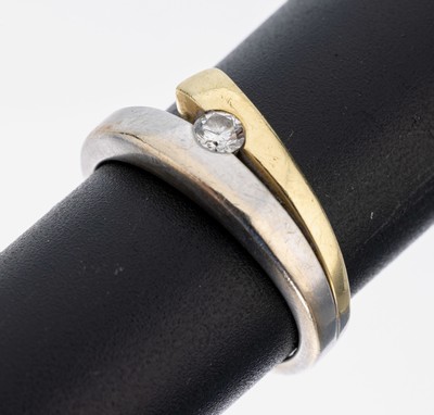 14 kt Gold Brillant-Ring, WG/GG 585/000, gegenläufige Ringschiene, Brillant ca. 0.15 ctWeiß/si, RW 56, ca. 6.0 g