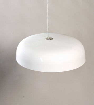 Deckenlampe "Canopy", Entwurf Franceso Rota 2009 für Oluce, großer weißer Kunststoffschirm innen pink, Leuchtkörper mit pinkfarbener ...