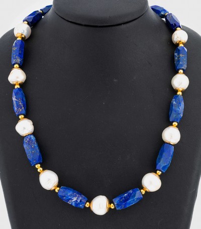 Lapislazuli-Perl-Collier, längliche facett.Lapislazuli-Glieder, unrunde Zuchtperlen, D. ca. 12.4-14.4 mm, L. ca. 51 cm, S-Schließe verg.