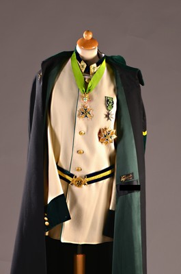 Konvolut zum St. Lazarus-Orden, Nachlass eines Komtur des militärischen Hospitalordens, cremefarbene Uniformjacke der Maßschneiderei Wiemann GmbH, ...