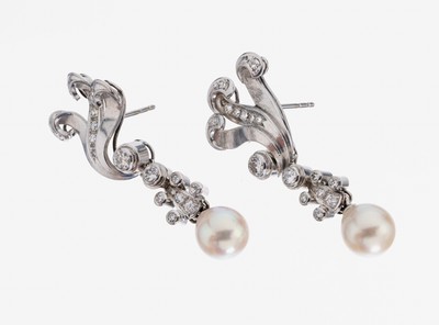 Paar 14 kt Gold Perl-Diamant-Ohrstecker, WG585/000, besetzt mit Brillanten und 8/8 Diamanten zus. ca. 0.58 ct Weiß/si, florale Gestaltung, ...