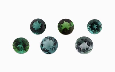 Lot 6 lose Turmaline zus. ca. 7.30 ct, rundfacett., versch. Größen und Farbnuancen