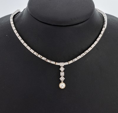 18 kt Gold Brillant-Perl-Collier, WG 750/000, Mittelteil mit bewegl. Abhängung, 16 Brillanten zus. ca. 0.44 ct Weiß/si, Akoyazuchtperle, D. ca. ...