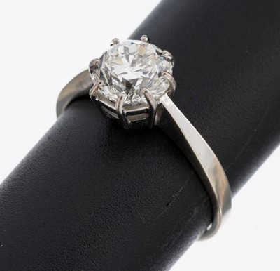 14 kt Gold Brillant-Ring, WG 585/000, Brillant 2.09 ct Weiß(H)/vs1, RW 60, ca. 3.5 g, GIA-Expertise für Brillant anbei