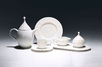 Kaffeeservice, Rosenthal, Dekor Zauberflöte Sarasto, Entwurf Björn Wiinblad, reich reliefiert, Kaffeekanne, sechs Tassen mit Untertassen, 6 ...