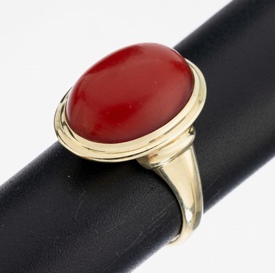 14 kt Gold Korallen Ring, GG 585/000, ovaler Korallencabochon von intensiver Farbe, RW 58, ca. 9.1 g, Versand nur innerhalb der EU