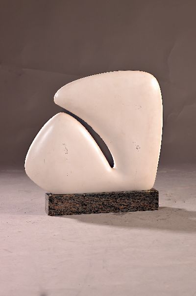 Christian Peschke, 1946-2017, "Zärtlichkeit", Skulptur von 1989, Marmorguß auf Marmorsockel, Auflage 10 Exempl., H. ca. 46cm, leicht ...