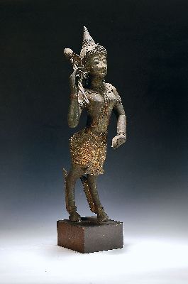 Bronzefigur, wohl Thailand/Burma, Kinnari, Himmlische Tänzerin, z.T. vergoldet, nach antikem Vorbild, H. ca. 66 cm, l. Gebrauchsspuren, Holzsockel