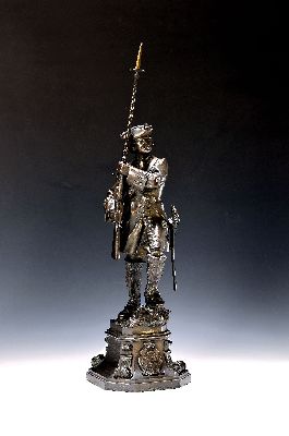 Offiziersgeschenk/Figur, 10. Infanterie- Regiment König Ludwig, um 1900/18, stehender Bayerischer Infanterist als vollplastische Figur der ...
