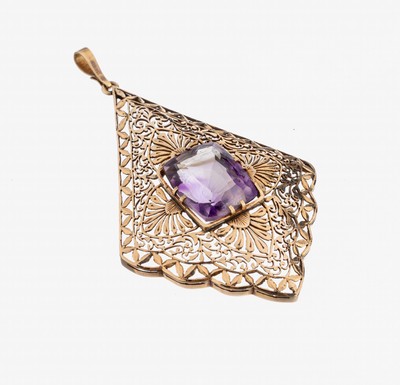 14 kt Gold Amethyst-Anhänger, GG 585/000, durchbrochen gearbeitet, orientalisch, facett.Amethyst, ca. 7.4 x 4.4 cm, ca. 10.7 g