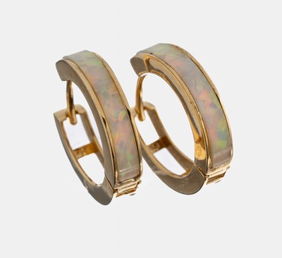 Paar 14 kt Gold Opal-Ohrcreolen, GG 585/000gepr., schlicht, Opal-Einlagen, Farbspiel in blau, grün und rot, ca. 3.4 g
