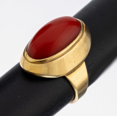 14 kt Gold Korallen-Ring, GG 585/000, schlichte Gestaltung, ovaler Korall-Cabochon, RW 54, ca. 6.3 g, Versand nur innerhalb der EU