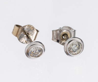Paar 14 kt Gold Brillant-Ohrstecker, WG 585/000, 2 Brillanten in Zargenfassungen zus. ca. 0.30 ct Weiß-l.get.Weiß/si-p, ca. 1.0 g