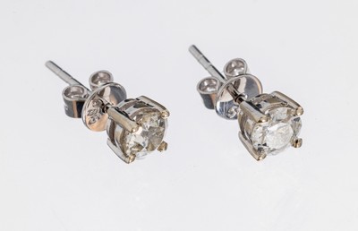 Paar 14 kt Gold Diamant-Ohrstecker, WG 585/000, 2 Altschliffdiamanten zus. ca. 0.60 ct Weiß-l.get.Weiß/p
