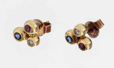 Paar 14 kt Gold Farbstein-Diamant-Ohrstecker, GG 585/000, 2 rundfacett. Saphire zus. ca. 0.06 ct, 2 rundfacett. Rubine zus. ca. 0.06 ct, 2 ...