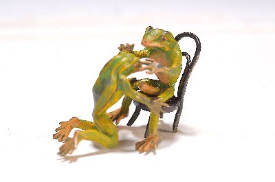 Wiener Bronze, signiert Franz Bergmann, erotische Frösche, Bronze, farbig staffiert, H. 5 cm