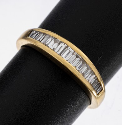 18 kt Gold Diamant-Ring, GG 750/000, 14 Diamantbaguettes zus. ca. 0.55 ct (grav.) feines Weiß-Weiß/vs-si, RW 58.5, ca. 4.0 g