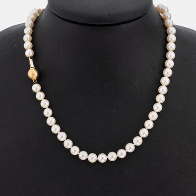 Zuchtperl-Collier mit 14 kt Gold Schließe, GG 585/000, Akoyazuchtperlen, D. ca. 6-6.3 mm,Kugelschließe, L. ca. 45.5 cm