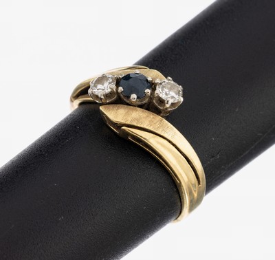 14 kt Gold Saphir-Brillant-Ring, GG 585/000, rundfacett. Saphir ca. 0.50 ct, 2 Brillanten zus. ca. 0.30 ct Weiß/si, RW 57, ca. 3.5 g