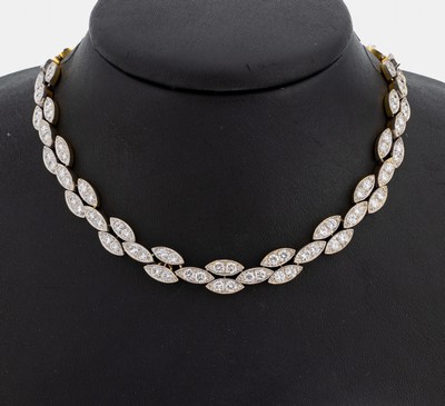 18 kt Gold Diamant-Collier, GG/WG 750/000, qualitätvolle Verarbeitung, 3-rhg. navettef. Glieder im Verlauf, 180 Brillanten und 180 8/8-Diamanten ...