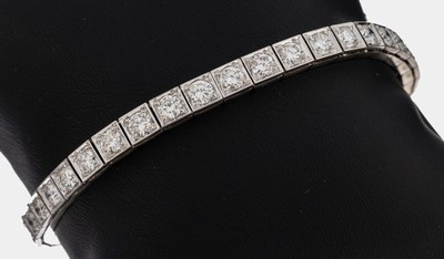 18 kt Gold Brillant-Armband, WG 750/000, 36Brillanten zus. ca. 5.40 ct feines Weiß- Weiß/vs-si, L. ca. 18 cm, Kastenschloss mit Sicherheitsbügel, ...