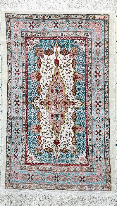Hereke fein, Türkei, Ende 20.Jhd., reine Naturseide, ca. 86 x 51 cm, EHZ: 1-2