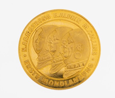 Goldmedaille Apollo 11, GG 986/000, AV: Mondlandefähre und Armstrong, RV: N. Armstrong E.Aldrin und M.Collins, ca. 9.8 g