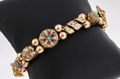 14 kt Gold Bettelarmband, GG 585/000 gepr.,auf 2-rhg. Band aufgezogene Glieder in versch.Größen, Formen und aus versch. Zeiten, hauptsächlich GG, ...