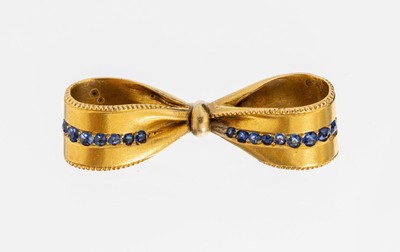 14 kt Gold Saphir-Brosche, GG 585/000 gepr., in Form einer Schleife, 18 kl. rundfacett. Saphire zus. ca. 0.12 ct, ca. 3 x 0.7 cm, ca. 4.9 g
