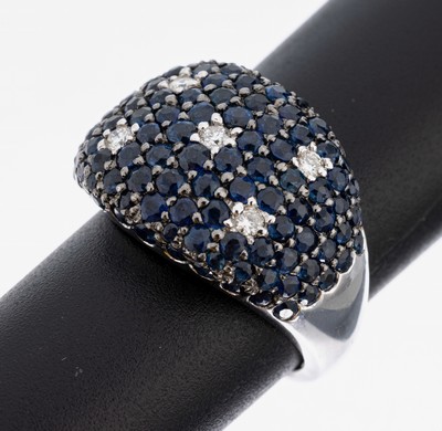 18 kt Gold Saphir Brillant Ring, WG 750/ 000, bes. mit ca. 125 rundfacett. Saphiren zus. ca. 2.0 ct, 5 Brillanten zus. ca. 0.15 ctWeiß/si, RW 54, ...