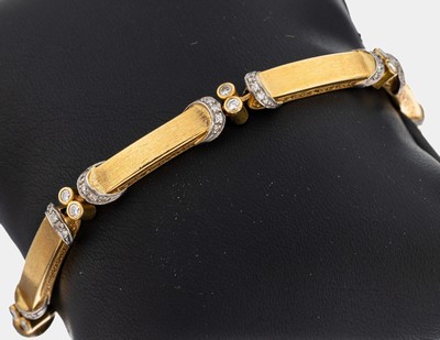 18 kt Gold Brillant-Armband, GG/WG 750/000,84 in WG gefasste Brillanten zus. ca. 0.89 ct (grav.) Weiß/si, L. ca. 19.2 cm, Kastenschlossmit 2 ...