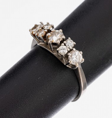 14 kt Gold Brillant-Ring, WG 585/000, 7 Brillanten zus. ca. 0.72 ct Weiß/si, RW 53, ca. 3.1 g, Reinigung empfohlen