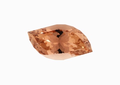 Loser facett. Imperial Topas, 70.45 ct, Light Reddish Orange, geschwungene Navetteform, ca. 32.80 x 19.75 x 14.70 mm, Herkunft Ukraine