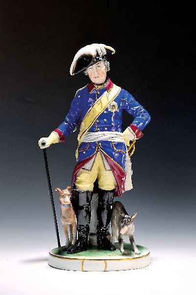 Standbild "Der Alte Fritz", Aelteste Volkstedt, Porzellan, realistische Bemalung, Goldstaffage, Darstellung Kaiser Friedrich II. mit seinen ...