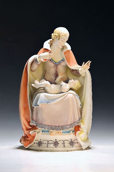 Porzellanfigur, Hutschenreuther, Entwurf Prof. Nick, Madonna mit Jesuskind auf dem Schoß, Kunstabteilung, Mitte 20. Jh., bemalt, gut erhaltene ...