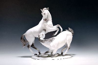 Große Porzellangruppe, Rosenthal, Entwurf Hugo Meisel, 2. Hälfte 20. Jh., "spielende Pferde", bemalt, ca. 41 x 46 x 22 cm
