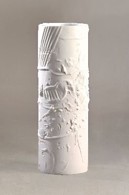 Große Vase / Schirmständer, Rosenthal, Studio Line, Entw. Werner Schreib, um 1968-69, Weißporzellan, umlaufender Reliefdekor in brutalistischer ...