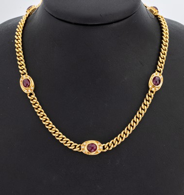 18 kt Gold Rubin-Brillant-Collier, GG 750/000, qualitätvolle Verarbeitung, 5 ovale ovale Rubin-Cabochons zus. ca. 8.55 ct, 30 Brillanten zus. ca. ...