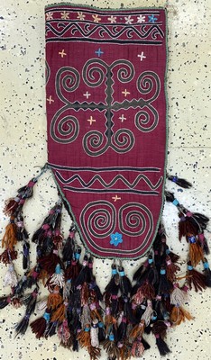 Okbash antik, Uzbekistan, um 1900, bestickt mit Seide auf Filz, ca. 69 x 34 cm, EHZ: 2