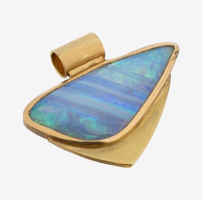 18 kt Gold Opal Anhänger, rs. Silber, GG 750/000, mit einem Opalcabochon, sehr schönem Farbspiel, verbödet, ca. 3 x 2.6 cm, ca. 6 g