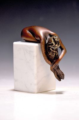 Bruni Bruno, geb. 1935, Iride, Bronzeguß für Ed. Les Beaux arts, hier mit Marmotsockel, sign. und num.1424/14999, H. ca. 11.5cm