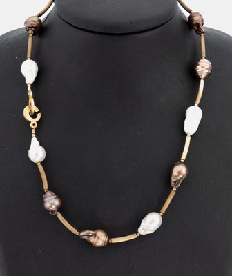 Ausgefallenes Perl-Collier, 925er Silber verg., braune und weiße barocke Zuchtperlen inversch. Größen und Formen, längliche Zwischenglieder, ...