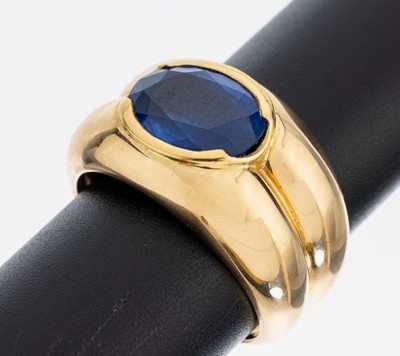 18 kt Gold Saphir-Ring, GG 750/000, qualitätvolle Verarbeitung, ovalfacett. Saphirca. 8.80 ct, RW 64, ca. 18.1 g