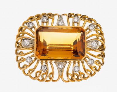 18 kt Gold Citrin-Diamant-Brosche, 1950er Jahre, GG/WG 750/000, hochwertige Goldschmiedearbeit, mittig Citrin im Treppenschliff ca. 54.00 ct, ...
