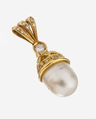 18 kt Gold Diamant-Perl-Anhänger, GG 750/000 gepr., mittig Brillant ca. 0.20 ct Weiß/si, 8/8-Diamanten zus. ca. 0.18 ct Weiß/si-p, unrunde ...