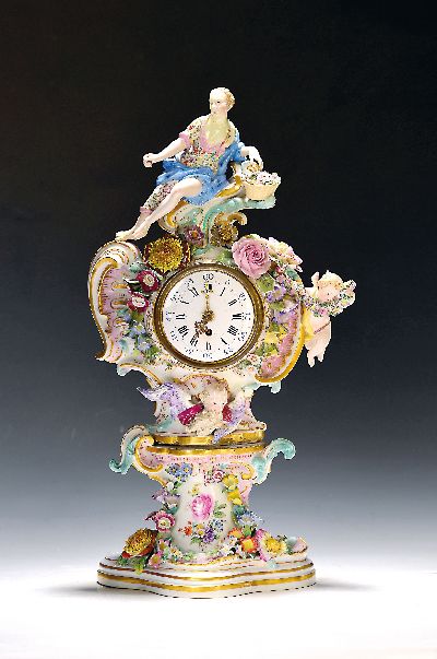 Prächtige Meissen-Tischuhr, um 1860/70, Porzellan, allegorische Darstellung, reicher applizierter Blütenbesatz, Allegorie auf den Frühling, ...